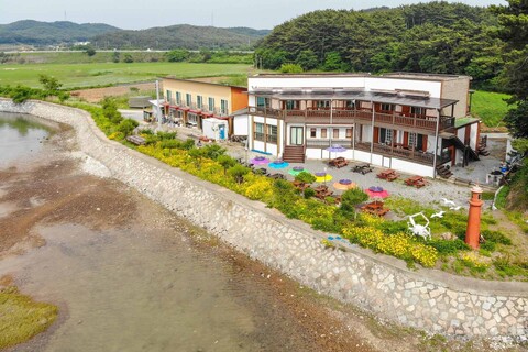 태안 바다는보이고펜션