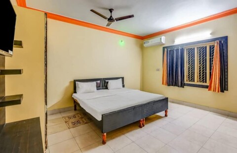 닐라드리 비치 근처 담스테이 호텔 문