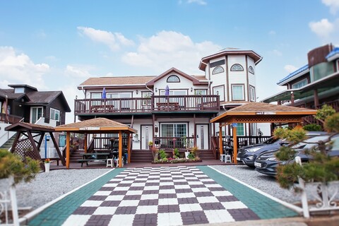 태안 에버블루펜션