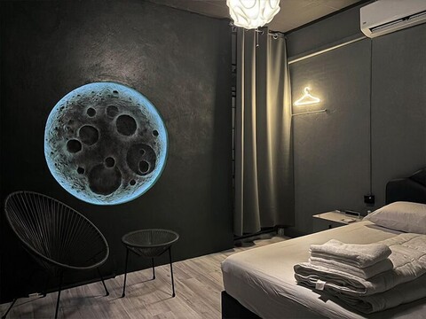 닥터 에일리언 호스텔