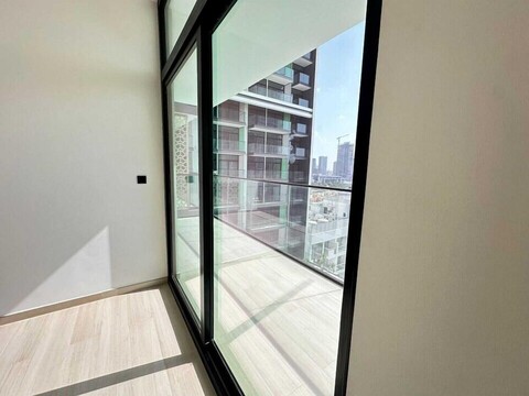 오요 홈 1403 넓은 1베드 아파트먼트, JVC 비