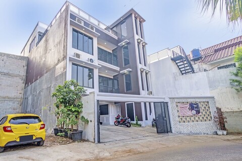 캐피탈 오 93068 디 트윈즈 하우스 샤리아