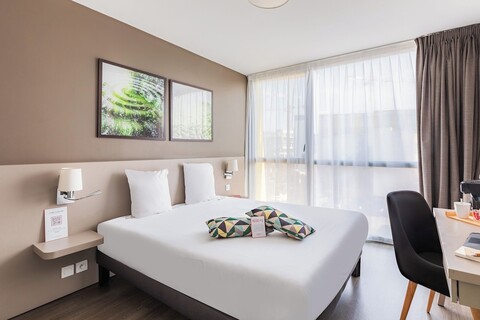 아파흐트시티 콩포르 렌 - 스쏭 세비뉴