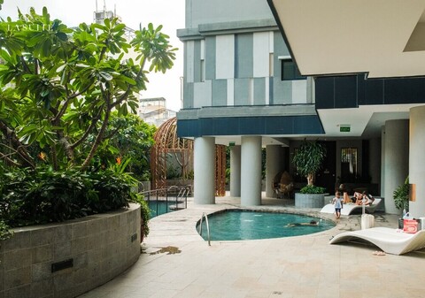 제니티 3 베드룸, 수영장, 체육관 있음