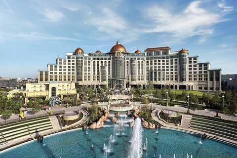 유니버설 헬리오스 그랜드 호텔, 로우스 호텔