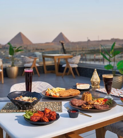 로열 그레이트 피라미드 인