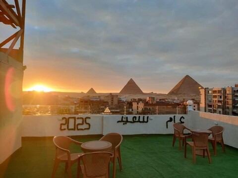 스카이 호텔, 피라미드 뷰 인