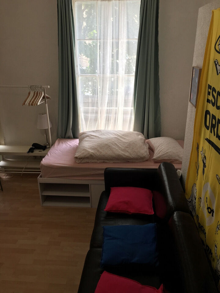 room detail thumbnail 2