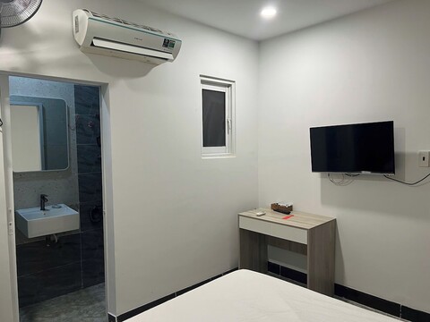 힐러리 호텔, 수 반 한 Q10