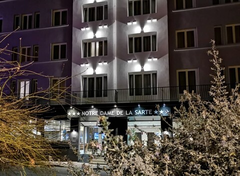 아도니스 루르드