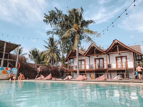 매드 멍키 길리 트라왕안 - 호스텔