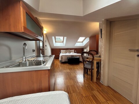 아우렐리아 가든 골드 베드 앤드 브렉퍼스트