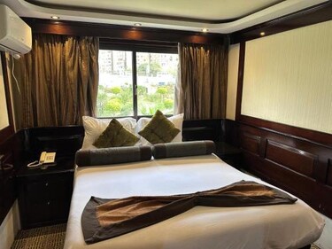 مركب ريفر بوت River Boat