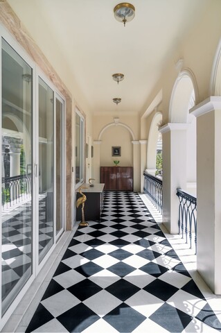 딜립 코티, 로열 부티크 럭셔리