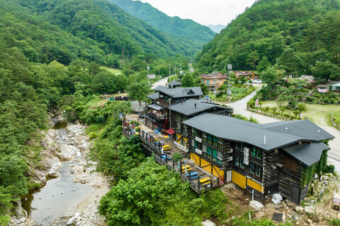 강릉 계곡펜션 산에언덕에