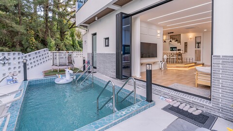 포항 글로리 키즈풀빌라펜션