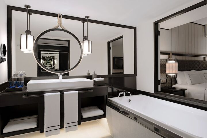 room detail thumbnail 2