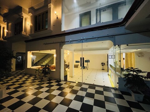 더 래비시 스테이