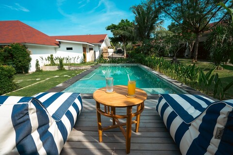 제나 서프 스위트