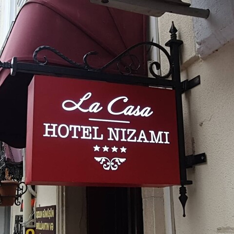 라카사 니자미 스트리트