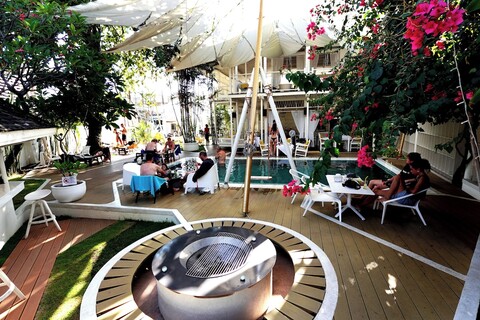 투 더 문 게스트하우스