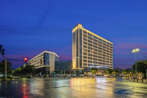 레젠 롱구 호텔 - 광저우 바이윈 공항 문화 관광 도시