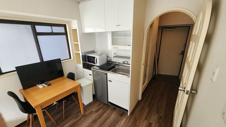 room detail thumbnail 2