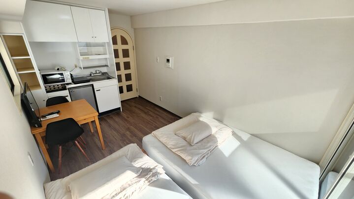 room detail thumbnail 1