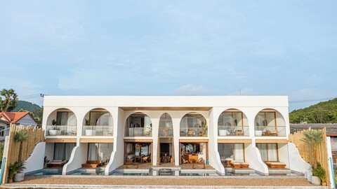 타사나 바, 럭셔리 리조트