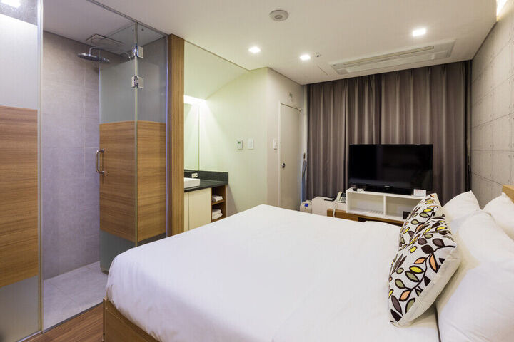 room detail thumbnail 0
