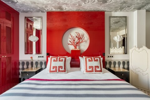 룸 메이트 안나, 바르셀로나