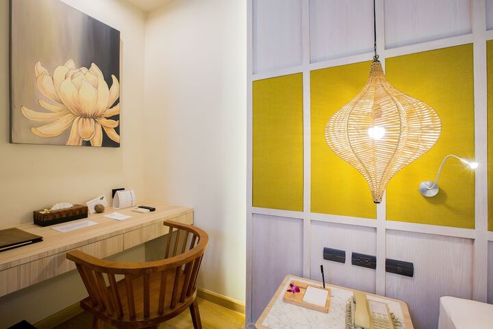 room detail thumbnail 2