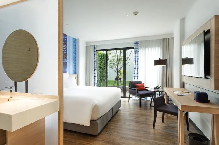 room detail thumbnail 1