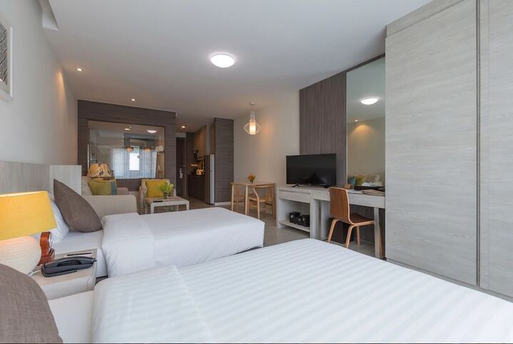 room detail thumbnail 1