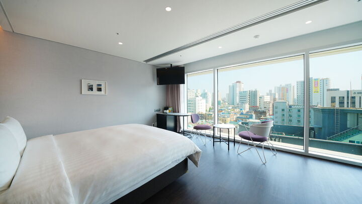 room detail thumbnail 1