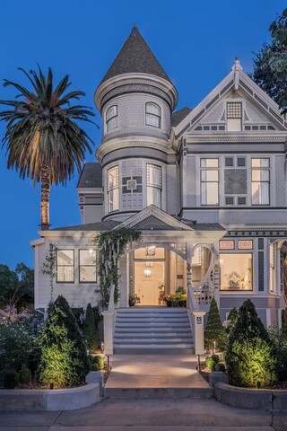 조지 럭셔리 부티크 인