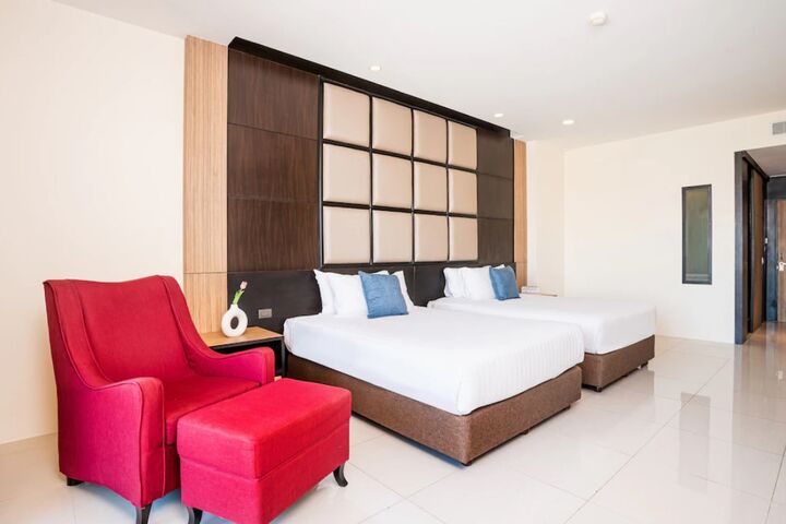 room detail thumbnail 1