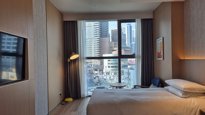 room detail thumbnail 1