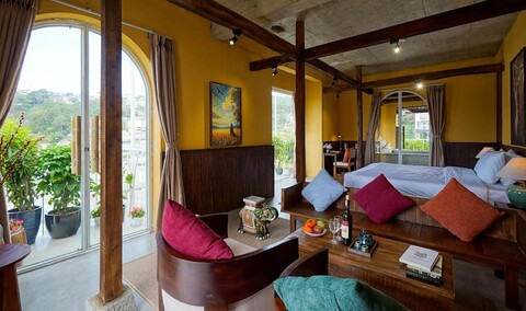 넥서스 하우스 안 손 다랏