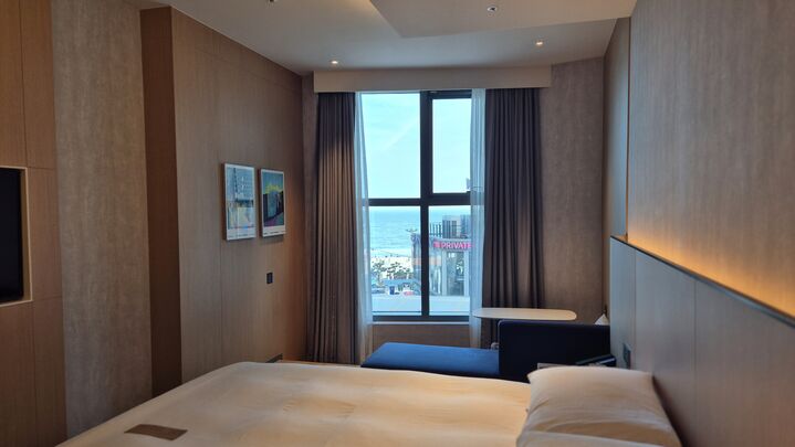 room detail thumbnail 1