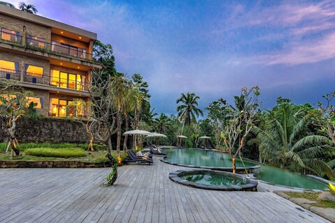 호시 정글 리조트, 다난자야 호스피탈리티 제공