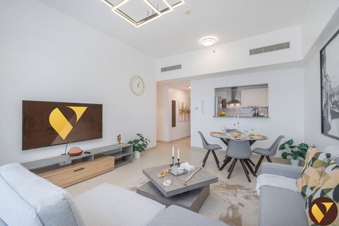 새로운, 편안한 수영장 및 어린이 구역 있음