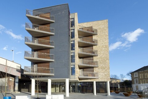 프리미어 인 런던 루이셤