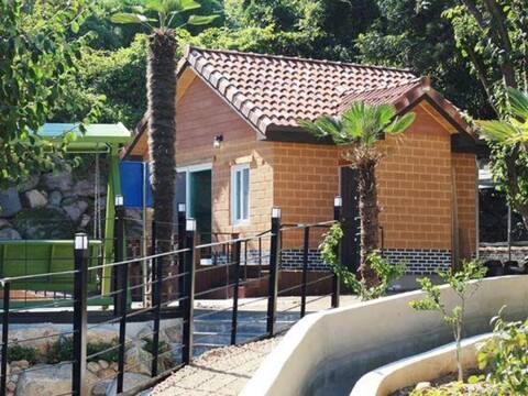 Pyramid Red Clay Pension