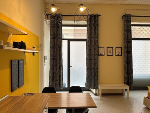 스테이션 아파트먼트 웨스트