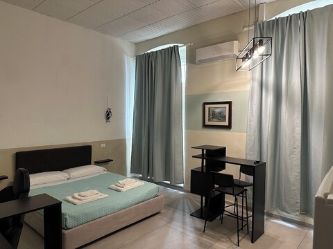 스테이션 아파트먼트 이스트