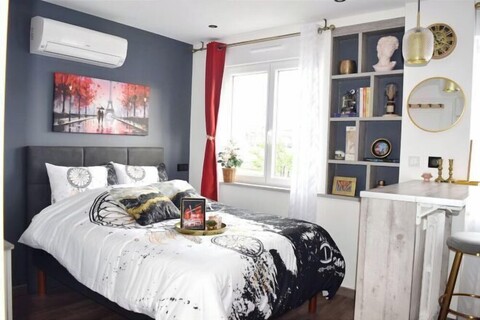 Your hidden charm by Paris