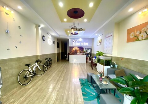 Khach San Tin Tin