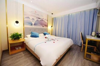 Longchen Holiday Hotel