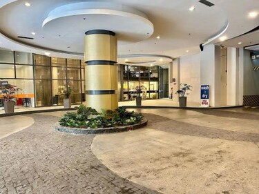 Chic Overlooking Studio at Horizons 101